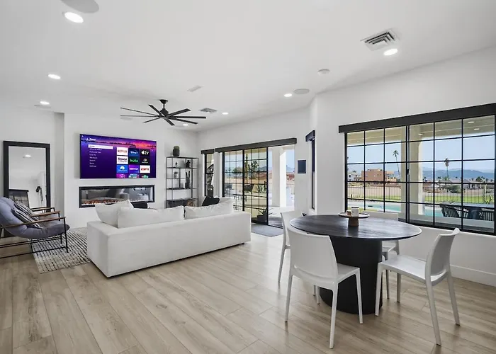 The 13th Hole Modern Retreat - Pool, Spa, Fire Pit Lake Havasu City