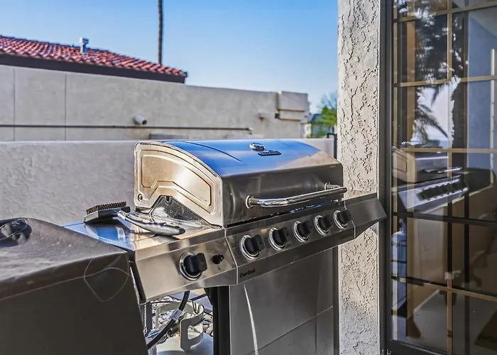 The 13th Hole Modern Retreat - Pool, Spa, Fire Pit * Lake Havasu City