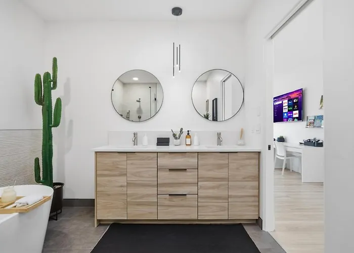 The 13th Hole Modern Retreat - Pool, Spa, Fire Pit * Lake Havasu City