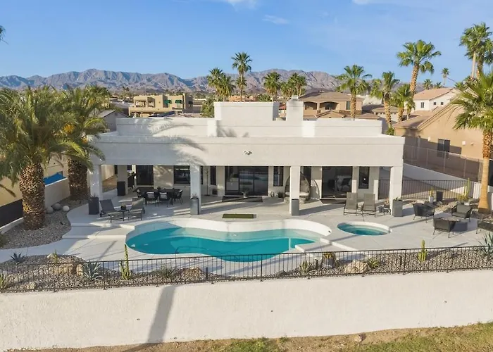 The 13th Hole Modern Retreat - Pool, Spa, Fire Pit Ferienhaus Lake Havasu City