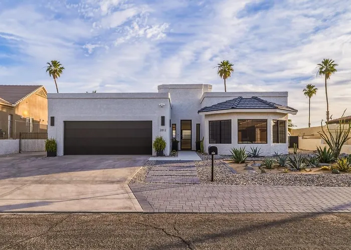 The 13th Hole Modern Retreat - Pool, Spa, Fire Pit * Lake Havasu City
