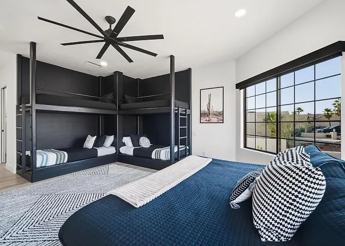 The 13th Hole Modern Retreat - Pool, Spa, Fire Pit *