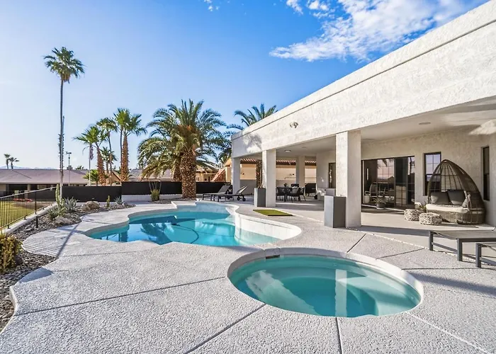 The 13th Hole Modern Retreat - Pool, Spa, Fire Pit Ferienhaus