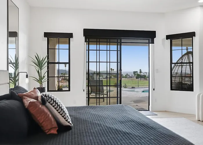 The 13th Hole Modern Retreat - Pool, Spa, Fire Pit Lake Havasu City