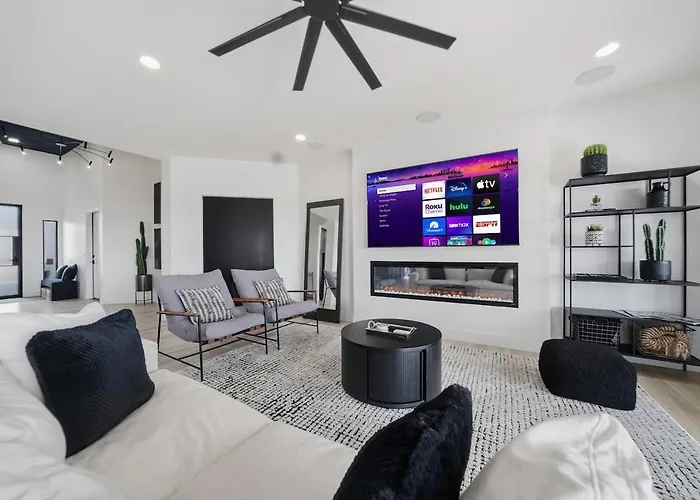 The 13th Hole Modern Retreat - Pool, Spa, Fire Pit Lake Havasu City
