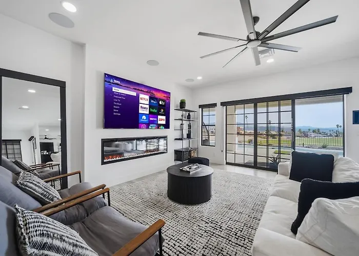 The 13th Hole Modern Retreat - Pool, Spa, Fire Pit Ferienhaus